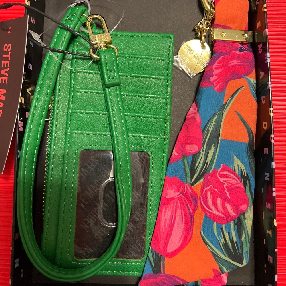 Steve Madden 2 PC CC Case & Key Ring